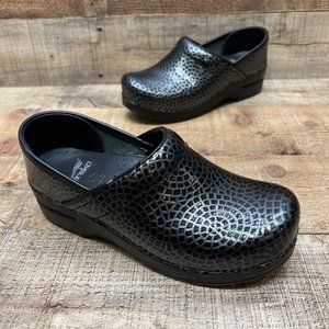 Dansko Womens Black/Silver Patent Leather Slip On Comfort Clogs Size 37.